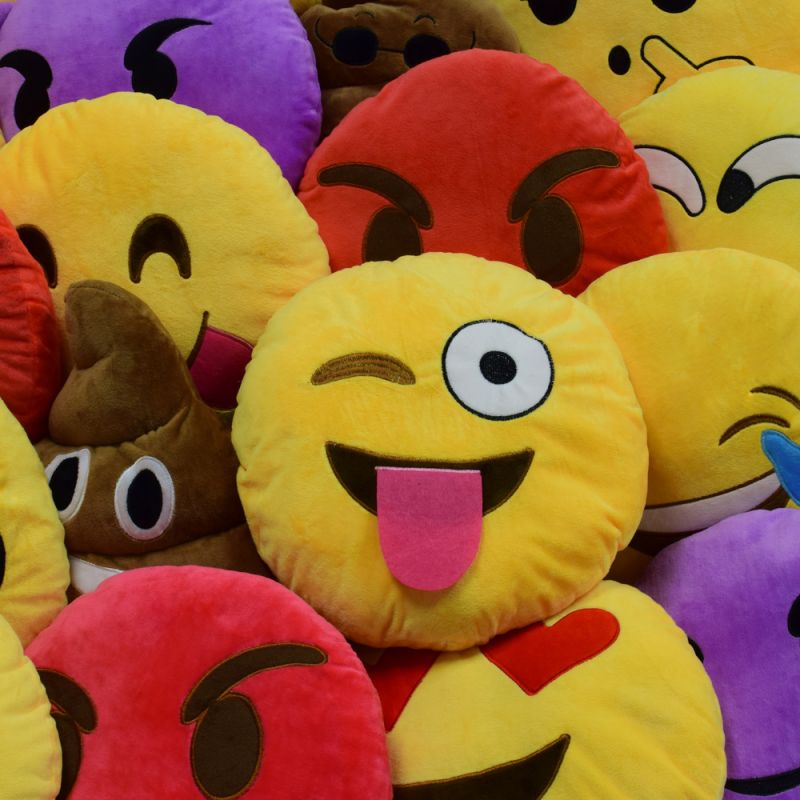 Emoji cushion MAIN ADVERT