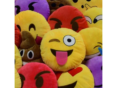 Emoji cushion MAIN ADVERT